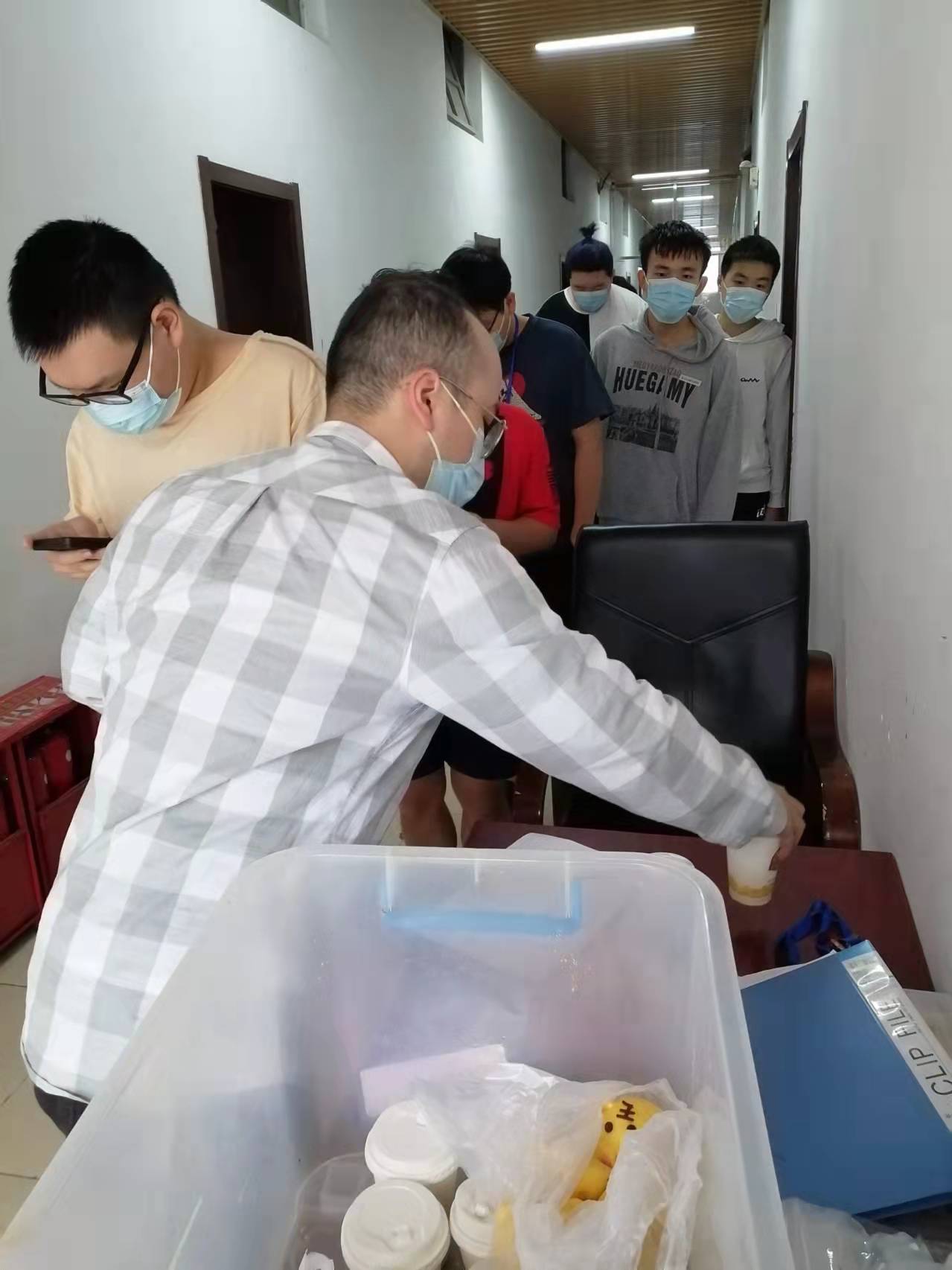 老师发早餐