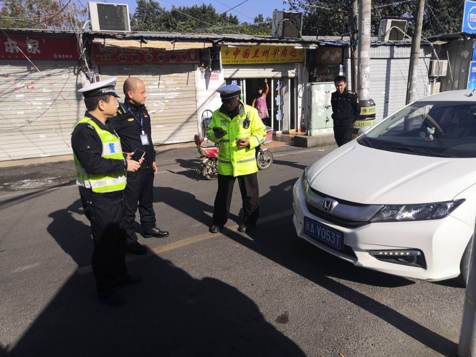 说明: 交警执法.jpg