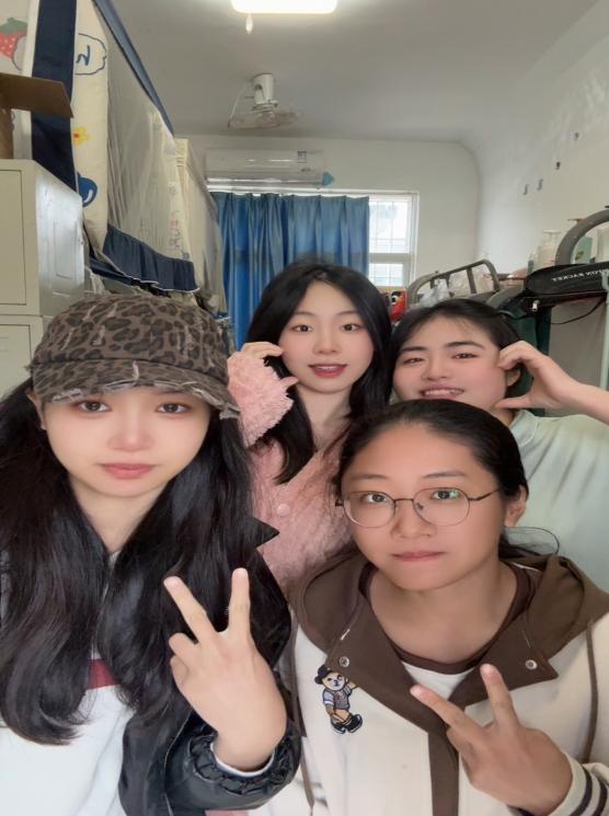 3#411宿舍成员合照