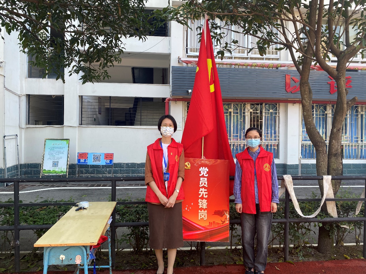人站在建筑前低可信度描述已自动生成